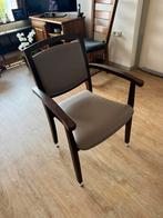 Seniorenstoel met armleuningen, Huis en Inrichting, Stoelen, Ophalen, Zo goed als nieuw, Bruin, Eén