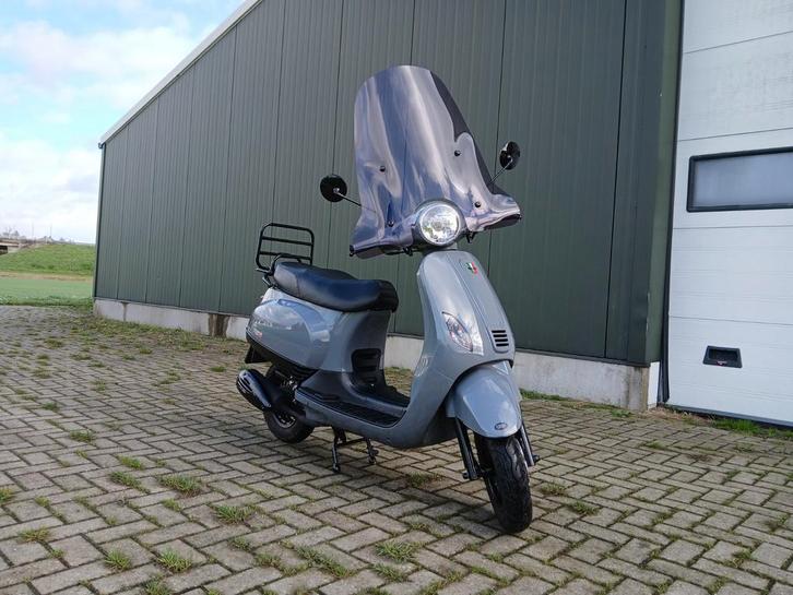 Gts Toscana, Fietsen en Brommers, Scooters | Overige merken, Zo goed als nieuw, Maximaal 45 km/u, Benzine, Ophalen