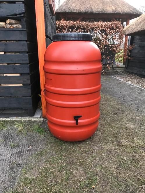 Mooie schone ton 220 Ltr. In terracotta kleur met kraantje, Tuin en Terras, Regentonnen, Zo goed als nieuw, Kunststof, 150 liter of meer