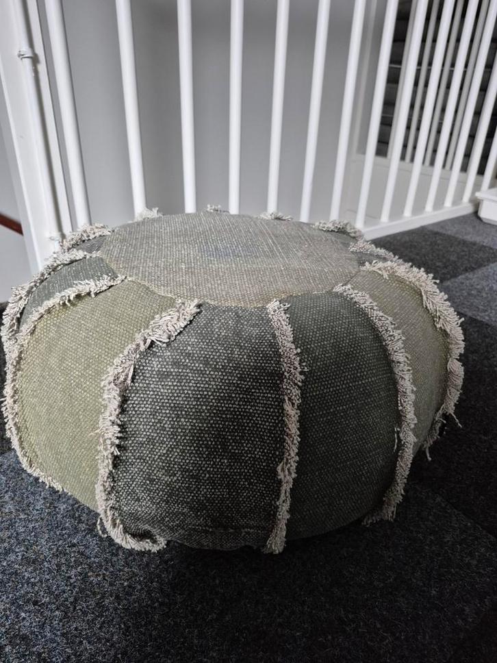 Leuke poef van stof, Huis en Inrichting, Banken | Voetenbanken en Poefen, Gebruikt, 50 tot 75 cm, 50 tot 75 cm, Rond, Stof, Ophalen