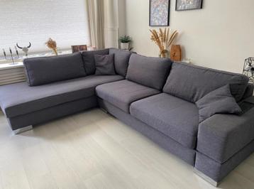 Grijze hoekbank, 2 delen, nette staat beschikbaar voor biedingen