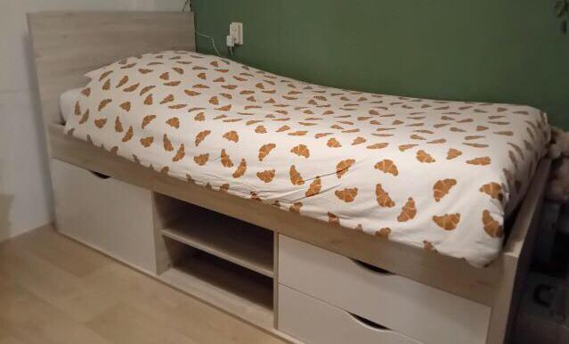 Slaapkamer Bed, kast en gratis buro, Huis en Inrichting, Slaapkamer | Complete slaapkamers, Zo goed als nieuw, Eenpersoons, Ophalen