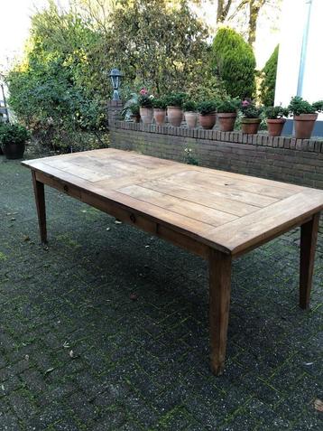 Robuuste teak eettafel 250cm lang beschikbaar voor biedingen