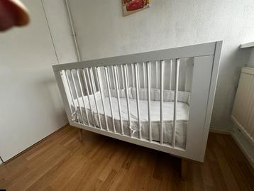 Kidsmill Babybedje ledikantje wit modern 60x120 beschikbaar voor biedingen