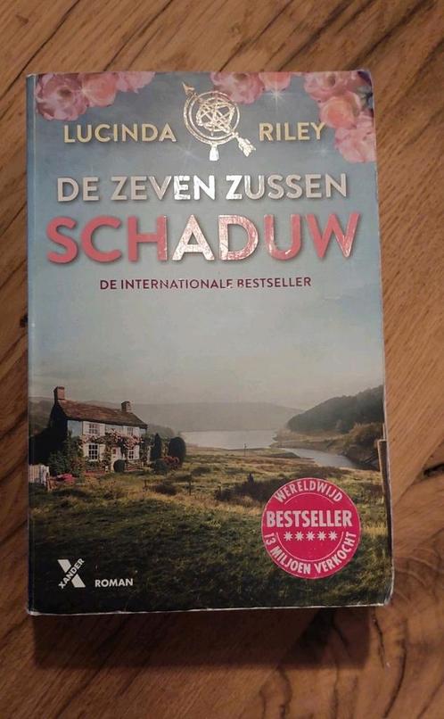 Lucinda Riley - Schaduw, Boeken, Literatuur, Zo goed als nieuw, Nederland, Ophalen of Verzenden