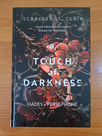 A touch of darkness - Scarlett St. Clair (Limited Edition)