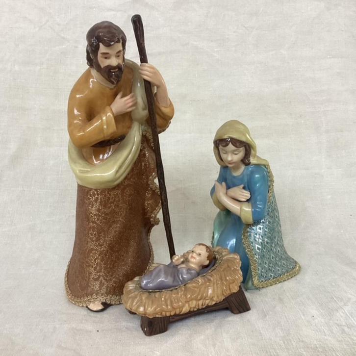 kerstgroep van porselein in prachtige kleuren, Diversen, Kerst, Zo goed als nieuw, Ophalen of Verzenden