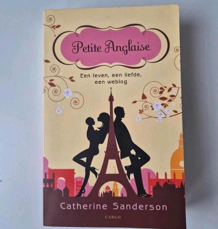 Catherine Sanderson - Petite Anglaise, 380 pagina's, Boeken, Romans, Gelezen, Nederland, Ophalen of Verzenden