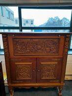 Antieke houten kast met gedetailleerd houtsnijwerk, Ophalen