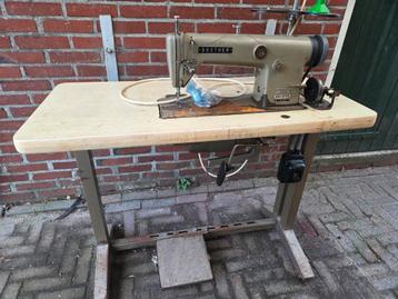 Brother Industriële Naaimachine beschikbaar voor biedingen