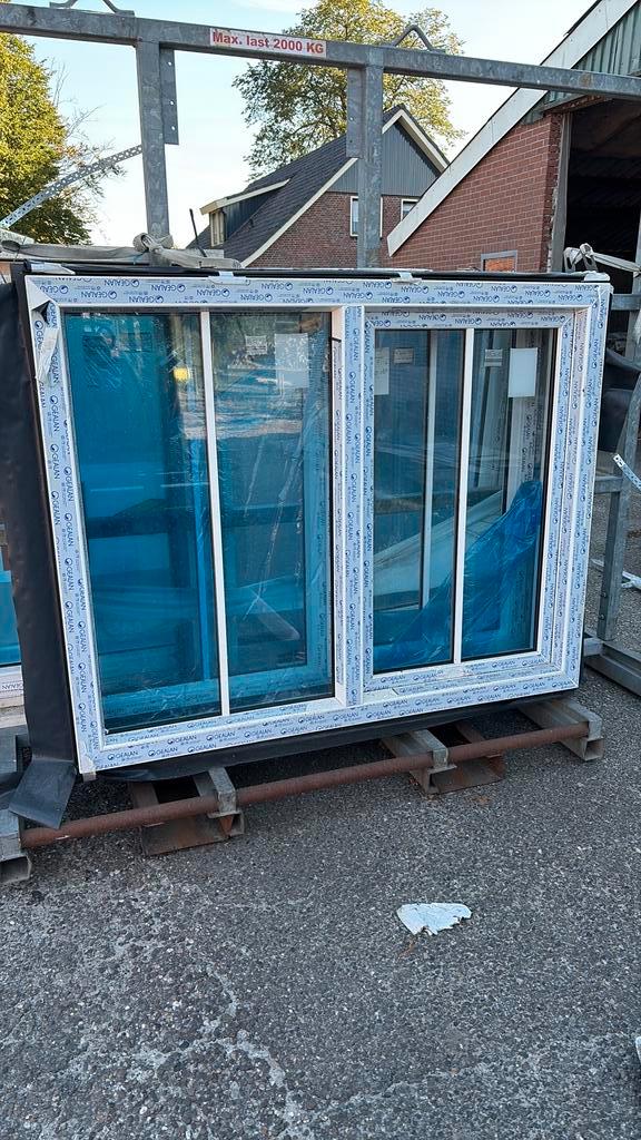 Raamkozijnen, Doe-het-zelf en Verbouw, Kozijnen en Schuifpuien, Zo goed als nieuw, Raamkozijn, Kunststof, 75 tot 150 cm, Ophalen