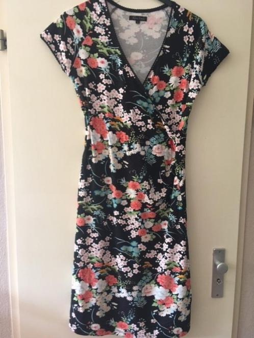 King Louie jurk maat L (40-42) zwart gebloemd, Kleding | Dames, Jurken, Zo goed als nieuw, Maat 42/44 (L), Zwart, Boven de knie