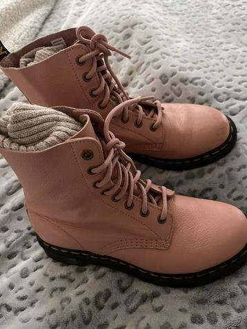 Dr Martens zacht leder poeder roze mt: 39 beschikbaar voor biedingen