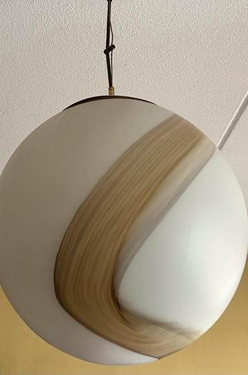Opaalglazen hanglamp herkomst (Italie) beschikbaar voor biedingen