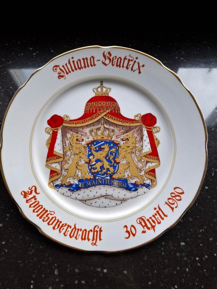 Herdenkingsbord Juliana-Beatrix Troonsafstand 1980, Antiek en Kunst, Antiek | Wandborden en Tegels, Ophalen of Verzenden
