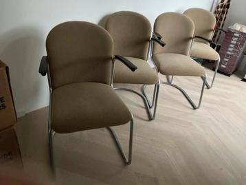 Gispen 413 R - Set van 4 zandkleurige stoelen beschikbaar voor biedingen