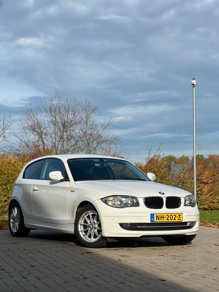 BMW 1-Serie 2.0 118I 3DR 2010 Wit, Auto's, BMW, Particulier, Benzine, B, Hatchback, Handgeschakeld, Geïmporteerd, Wit, Achterwielaandrijving