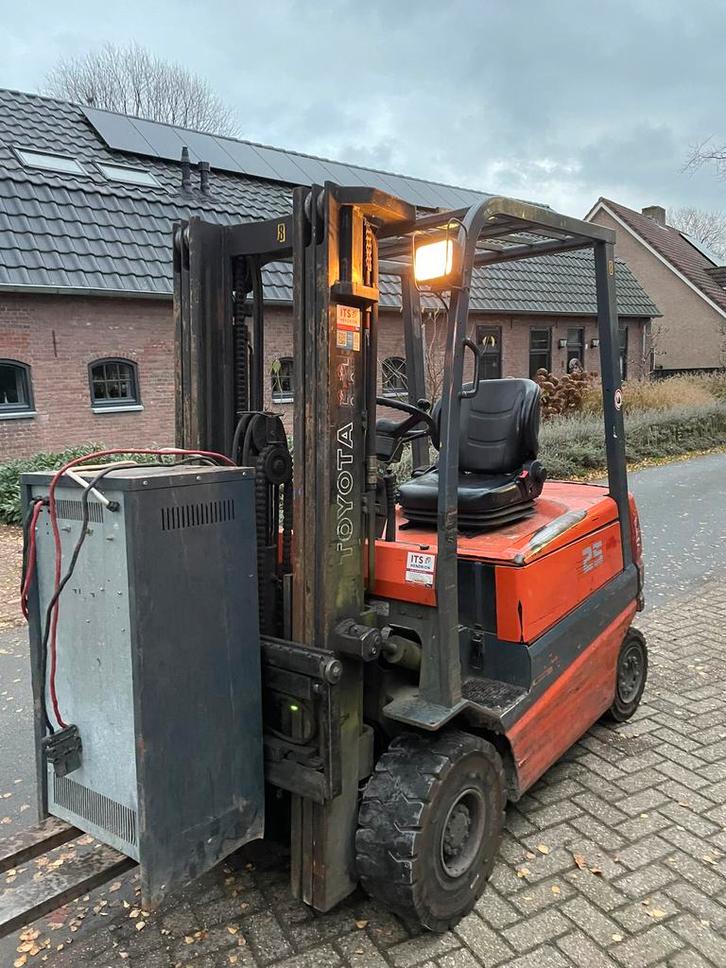 Toyota heftruck 2;5 ton elektrisch, Zakelijke goederen, Machines en Bouw | Heftrucks en Intern transport, Heftruck, Elektrisch
