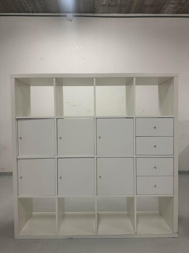 Witte IKEA wandkast (KALLAX), Huis en Inrichting, Kasten | Vitrinekasten, Zo goed als nieuw, 100 tot 150 cm, 100 tot 150 cm, 25 tot 50 cm