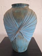 Prachtige vaas met stof aan de buitenzijde 22,5 cm, Blauw, Aardewerk of Porselein, Ophalen of Verzenden, Zo goed als nieuw