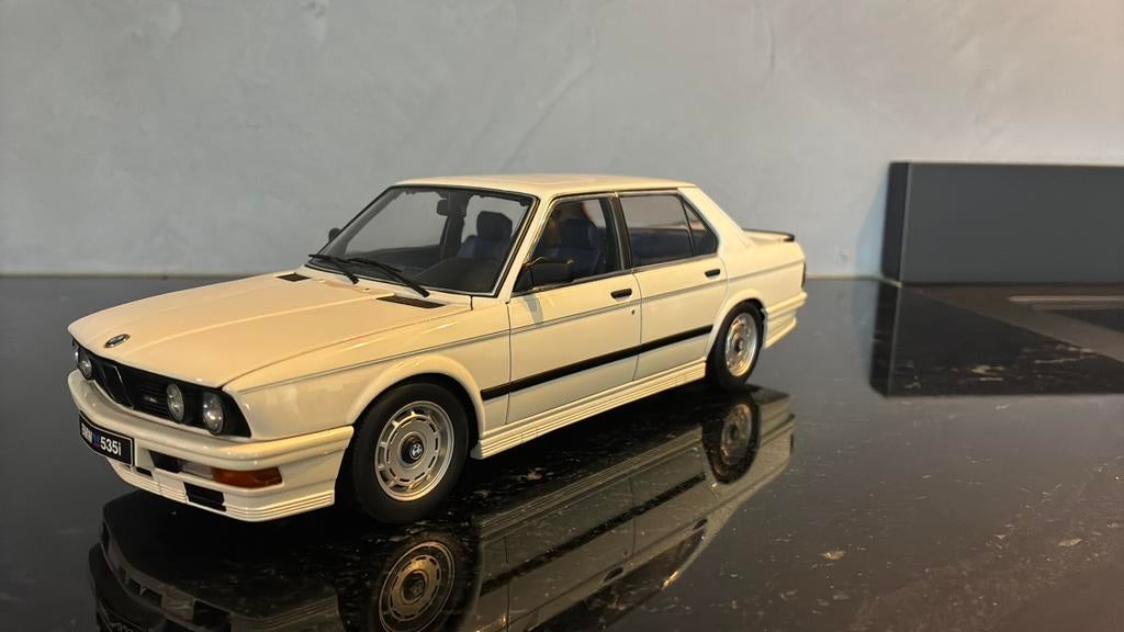 Bmw m535i wit autoart 1:18 zeldzaam model, Ophalen of Verzenden, Zo goed als nieuw, Auto, Autoart