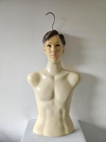 Vintage mannequin uit de jaren 70 beschikbaar voor biedingen