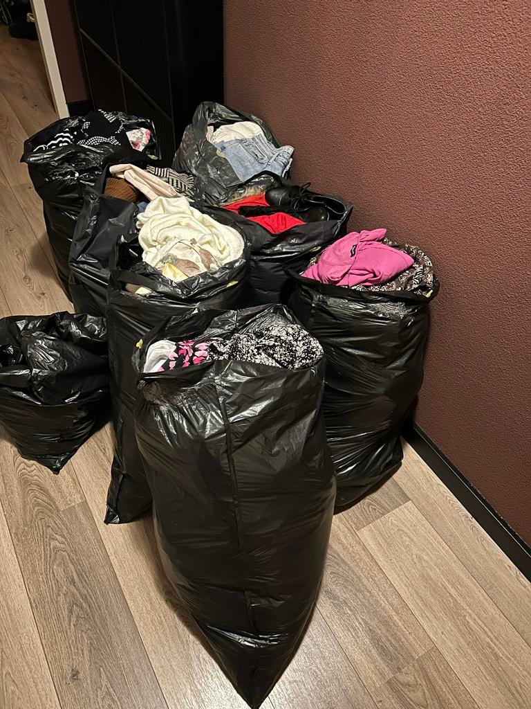 Grote Partij Kleding - Dames, Heren, Kinderen - 250 Stuks, Ophalen, Nieuw, Maat 38/40 (M)