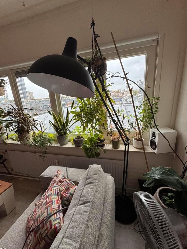 GRATIS; Mooie grote staande lamp + inboedel., Huis en Inrichting, Lampen | Vloerlampen, Gebruikt, Ophalen of Verzenden