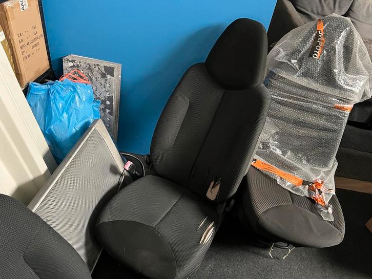 Toyota Aygo bestuurdersstoel met schade stoel rechts, Auto-onderdelen, Interieur en Bekleding, Toyota, Ophalen