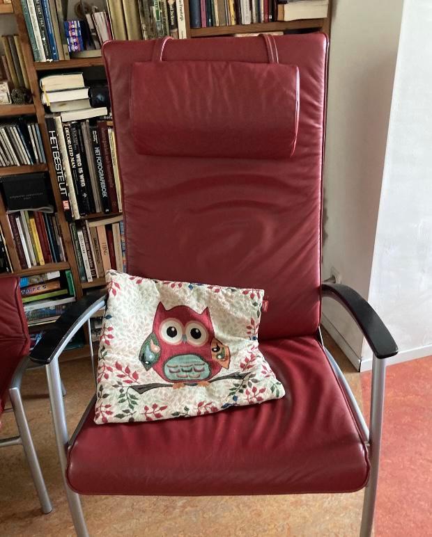 Kebe Danmark roodleren verstelbare fauteuil met hocker, Huis en Inrichting, Fauteuils, Gebruikt, Leer, 50 tot 75 cm, 75 tot 100 cm
