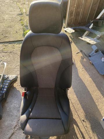 Stoel W205 C Klasse Linksvoor zeer nette staat half leer beschikbaar voor biedingen