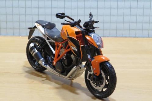 KTM 1290 Super Duke R 1:12 57653, Hobby en Vrije tijd, Modelauto's | 1:5 tot 1:12, Nieuw, Motor, 1:9 t/m 1:12, Ophalen of Verzenden