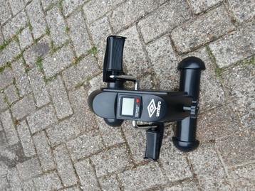 Been en arm trainer beschikbaar voor biedingen