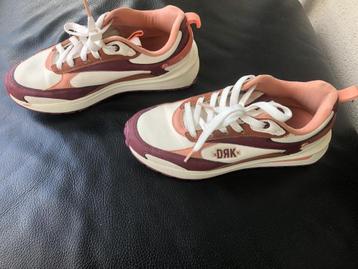 Sneakers Dames mt 37. DRK beschikbaar voor biedingen