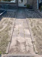 79 betontegels van ongeveer 30x30, gratis af te halen!, Tuin en Terras, Tegels en Klinkers, Ophalen, Zo goed als nieuw, 10 m² of meer