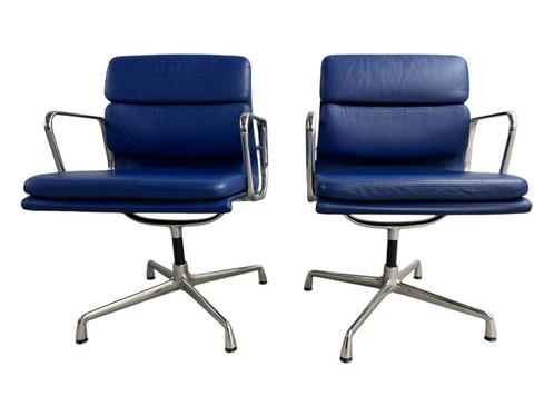 set van 2 Soft Pad Chairs EA 207 Charles & Ray Eames Vitra., Huis en Inrichting, Bureaustoelen, Zo goed als nieuw, Blauw, Ophalen of Verzenden