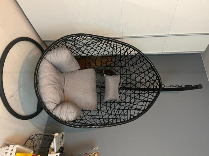 Trendy hangstoel met kussens – voor binnen of buiten, Huis en Inrichting, Stoelen, Gebruikt, Eén, Metaal, Stof, Zwart, Ophalen
