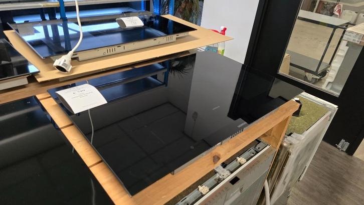Siemens Inductie Kookplaat EX877LVV5E //SHOWROOM MODEL//, Witgoed en Apparatuur, Kookplaten, Zo goed als nieuw, Inbouw, Inductie
