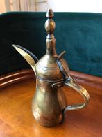 Antieke, Arabische dallah/koffiepot  (19e eeuw), Antiek en Kunst, Antiek | Koper en Brons, Ophalen of Verzenden