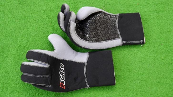 Pegaso maat S dunne handschoenen voor watersport of duiken, Watersport en Boten, Watersportkleding, Zo goed als nieuw, Overige typen