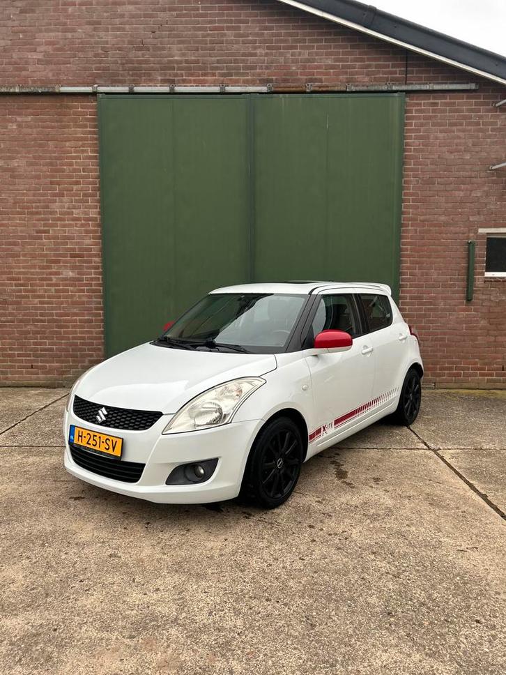 Suzuki Swift 1.2 5D EXLUSIVE/Schuifdak/Trekhaak/Keyless/, Auto's, Suzuki, Bedrijf, Swift, ABS, Airbags, Airconditioning, Bluetooth