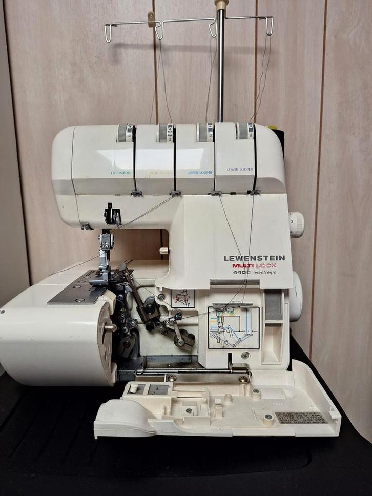 Lewenstein Multilock 440D Lockmachine, Hobby en Vrije tijd, Naaimachines en Toebehoren, Ophalen of Verzenden