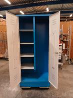 TE KOOP: METALEN WERKKAST € 150,00, Ophalen, Gebruikt, Metalen werkkast incl. kapstok en vele opberg mogelijkheden.