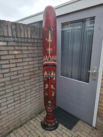 Ruim twee meter hoge mooie totempaal beschikbaar voor biedingen