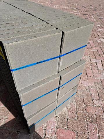 betontegels 30x30cm grijs nieuw / partij beschikbaar voor biedingen
