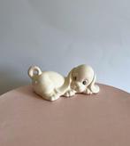 Schattig vintage liggend puppy-beeldje van keramiek, Ophalen of Verzenden, Gebruikt, Dier