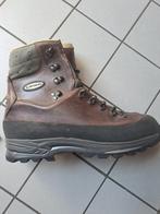 Lowa bergschoenen mt 45 ingevet en verzoold, Ophalen, Gebruikt, Schoenen