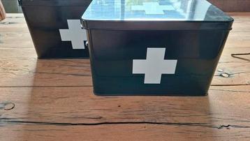 Hema grote medicijnbox beschikbaar voor biedingen