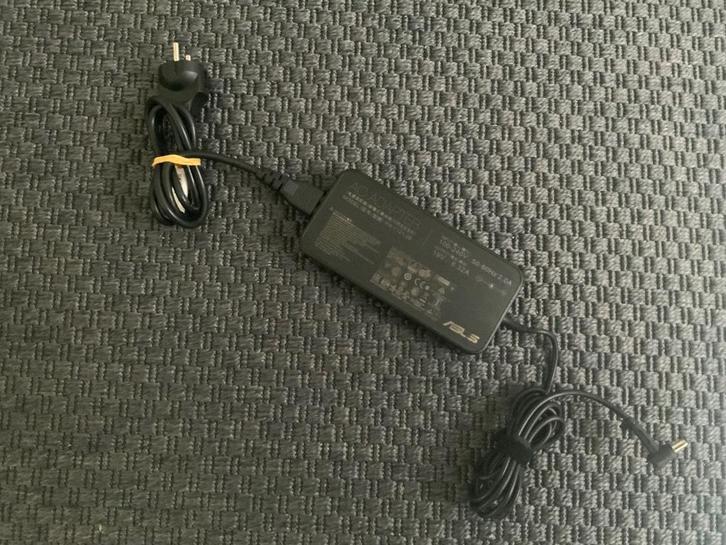 Asus Laptop adapter PA-1121-28 / PA 1121 28, Computers en Software, Laptop-opladers, Zo goed als nieuw, Ophalen of Verzenden