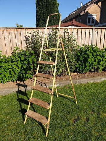 Vintage Patina oude trapladder brocante antiek staal ijzer beschikbaar voor biedingen